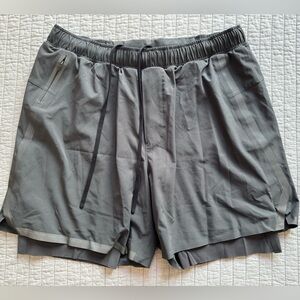 Lululemon gray men’s lined 7inch shorts